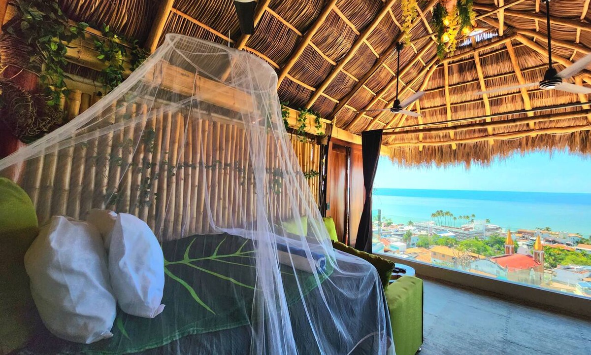 Colonia 5 de Diciembre Apartment | Tree-House Apt with Panoramic Ocean View+Pool+Steps to Beach & Malecon/Boardwalk