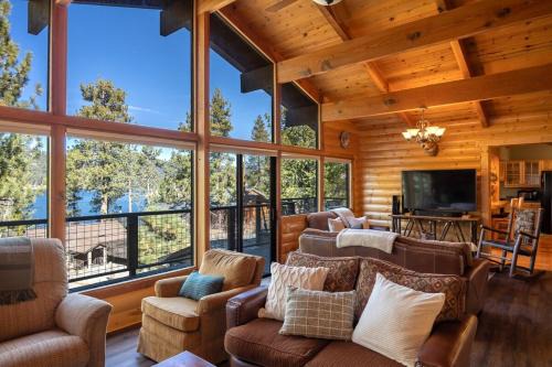 Boulder Bay House | Ultimate Lakeview Lodge and ON THE LAKE! with a Hot-Tub!