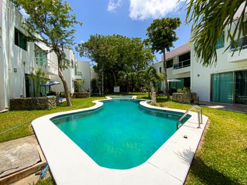 Puerto Juarez Villa | Villa Selvática con Piscina en Playa del Carmen