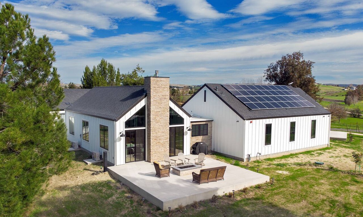 San Miguel House | Vineyard Estate + Patio BBQ | Paso Robles Wine Country | Steel City Cellars