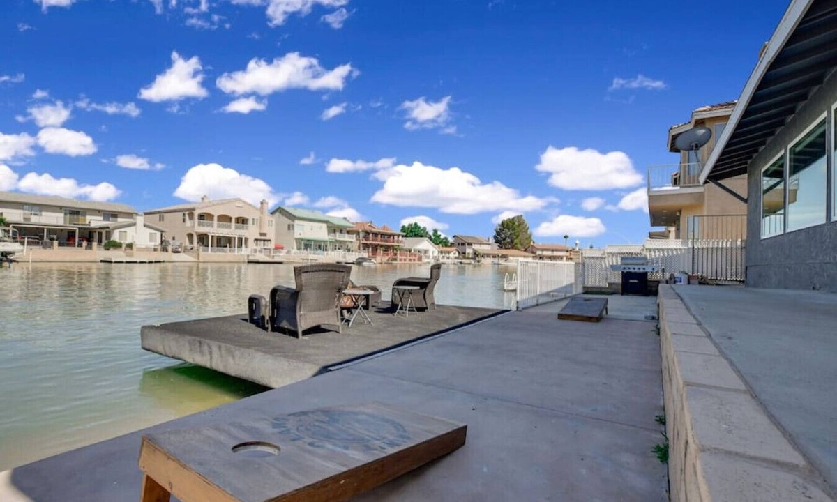 Victorville House | Waterfront Lake House