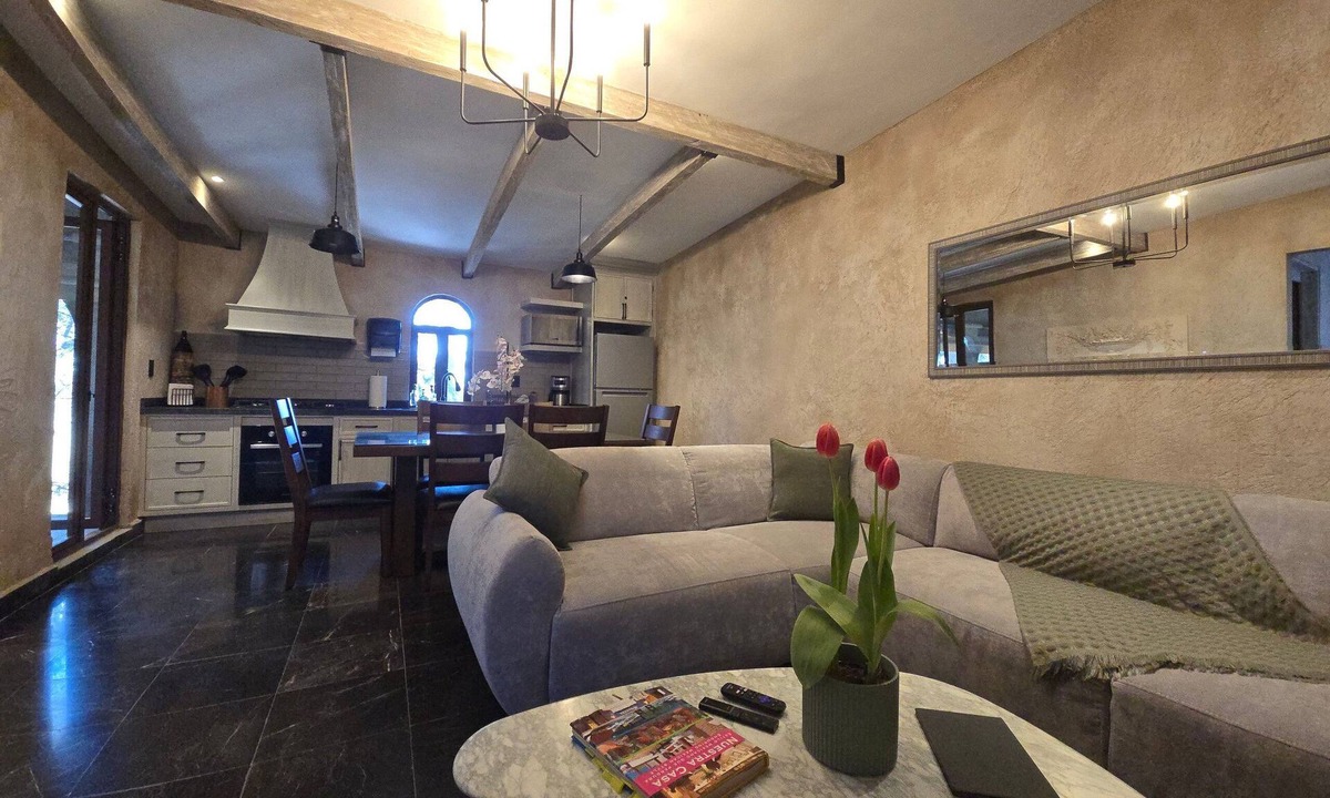 Santeagueda Apartment | Zeus Apartment: Modernity in Val'Quirico.