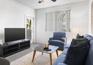 Contemporary 2BR Condo with Hot Tub & Gym in Zone Westgate