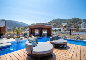 Luxury Ocean View Condo | Pools, Hot Tubs, Gym, BBQ, Walk To The Beach