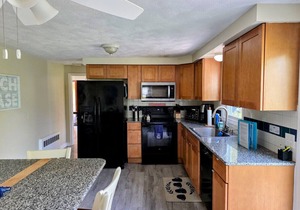 Spacious 5BR Beach House Vacation-walk to Scarborough! in Narragansett