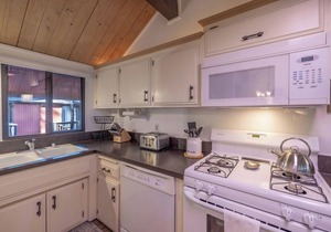 Steps from the Slopes! 2BR + Sleeping Nook Townhouse at Snow Summit