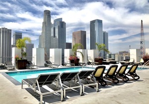 Upscale Corner Loft in Historic Core with Rooftop Pool and Loungue