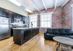 Hotel ∙ Gorgeous condo in Merchant Lofts by Hosteeva in Central Business District