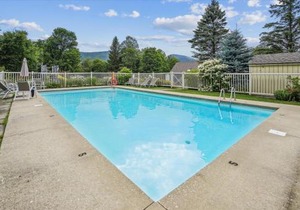 Whiffletree E8 3-Bedroom Condo with Ski Access, Shuttle, and Fireplace in Killington