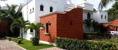 Playacar House | Suite Jacuzzi Room in Stunning Villa Playacar Ii