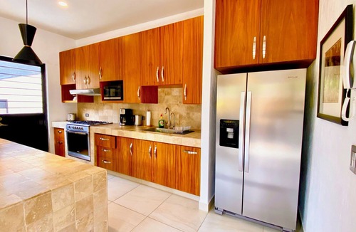 San Antonio Tlayacapan House | 1 Bed Guest House-Walk To Everything-Patio-Gym-Pickleball Court-Bikes-Golf Cart