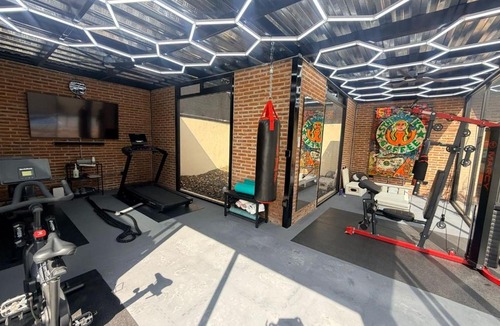 San Antonio Tlayacapan House | 1 Bed Guesthouse - Bikes - Patio - Gym - Pickleball Court - Golf Cart - Scooters