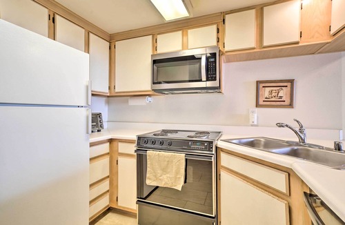 Cathedral City Condo | 1 Mi to Dtwn Cathedral City: Condo w/Balcony