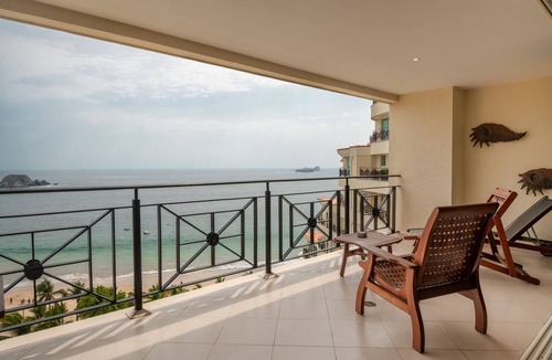 Ixtapa Condo | 10th Floor Beachfront Luxury Condo Bayview Grand