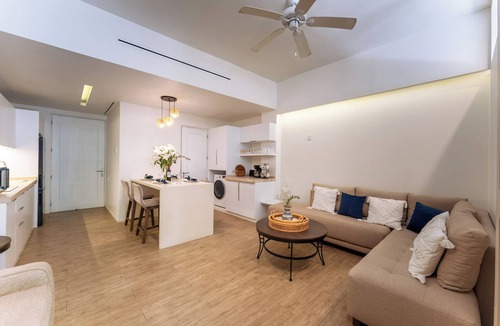 R Condo | 1BR Garden Condo | Walk to Beach | Pool & Gym
