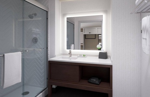Barstow Hotel | 2 Convenient Rooms for Families Near Mojave Preserve + Free Breakfast Perks