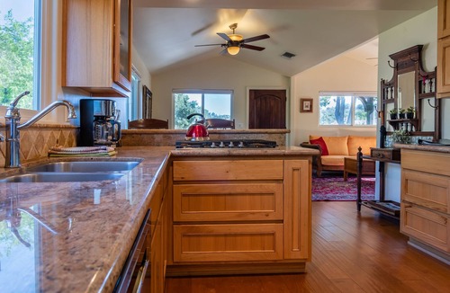Paso Robles House | 2 King Suites + Fenced Porch | Walkable Downtown Paso | Quercus Acorn Cottage
