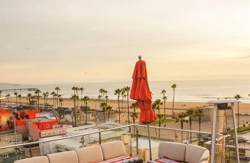 Venice Hotel | 2 Pet friendly Room: Immerse in Venice Vibes with Scenic Balcony Retreat