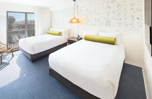 Venice Hotel | 2 Queen Room | Venice City Views | Modern Designer Interior | Breakfast is FREE