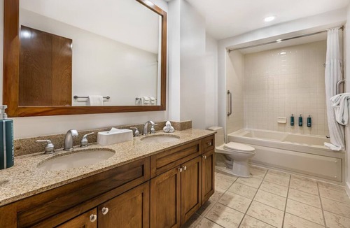 Enterprise Hotel | 2 Spacious Units with Swimming Pool and Free Parking Near Las Vegas Strip
