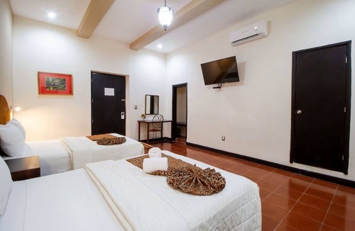 Centro Hotel | 2 Units Double Beds | Pool | Centro Mérida Near Parque Santa Lucia