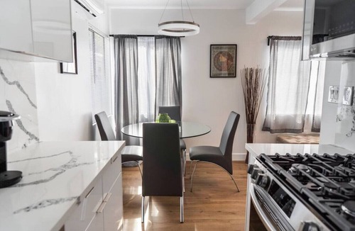 NoHo Arts District Apartment | 2BR APARTMENT with LARGE PRIVATE FENCED PATIO and PARKING (p59)