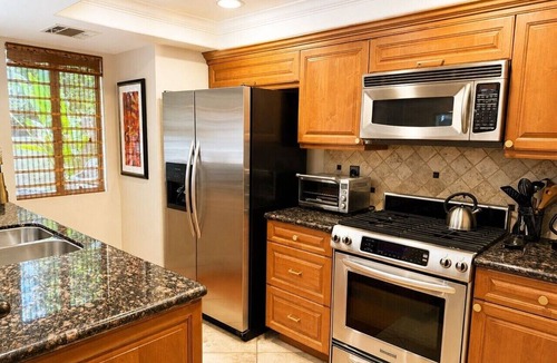 Historic Tennis Club Condo | 2BR Condo | Pool & Hot Tub | Downtown Palm Springs | Mountain Views