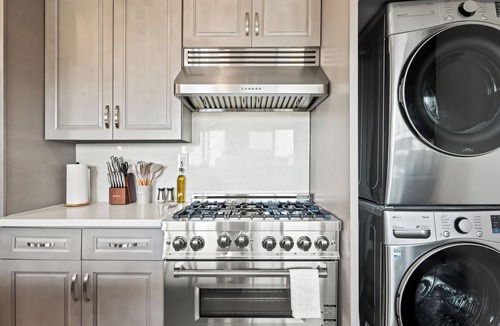 El Porto Apartment | 2BR Luxury Getaway Mins to Beach + Arcade + Games