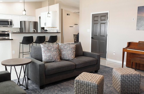 Yuma House | 3-bedroom house with sparking pool, outdoor kitchen, gym and dedicated office!
