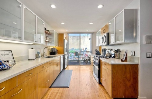East Village House | 3 story Modern Townhome-Private Garage-Steps to Petco Park-Top-rated stay