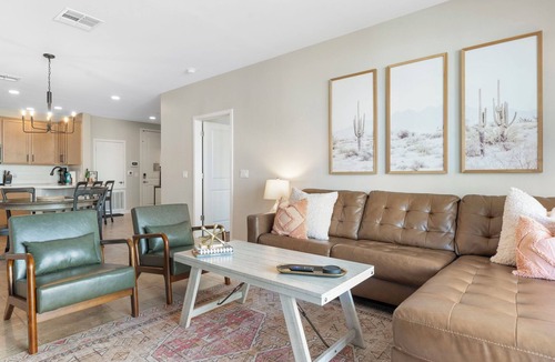 Ocotillo Condo | 30+ Night Luxury Condo 2BR/2BA+Den: Walk to Dining & Coffee, Pool, Gym, & Garage