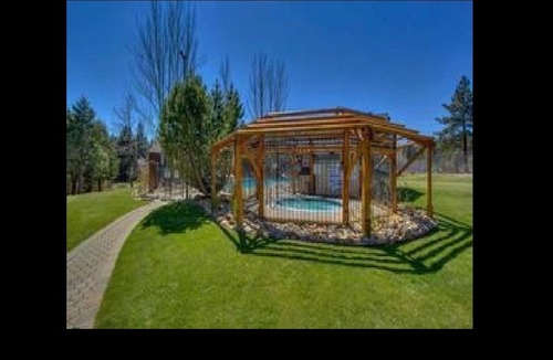Lake Forest Condo | 3BR, HOT TUB, Walk to Beaches, Summer Pool, Near Palisades & Northstar Villages