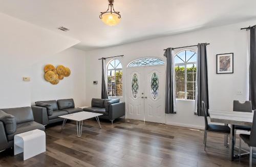 NoHo Arts District Apartment | 4 bed 2bath apartment near universal studio hollywood sleep 7