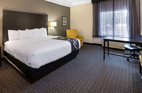 Superstition Springs House | 4 Pet-Friendly Units, Onsite Pool, Pool View, Free Breakfast