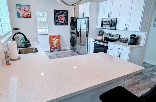 Liberty City House | 5-15 minutes to EVERYTHING Wynwood and Miami! Your urban oasis awaits!