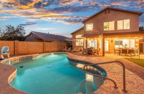 Neely Farms House | 5 BD Gilbert Home 4 Min to Downtown