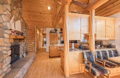 Boulder Bay House | 5-STAR 2,086 sq ft LOG CABIN with LAKE VIEWS & Game room. In Boulder Bay!