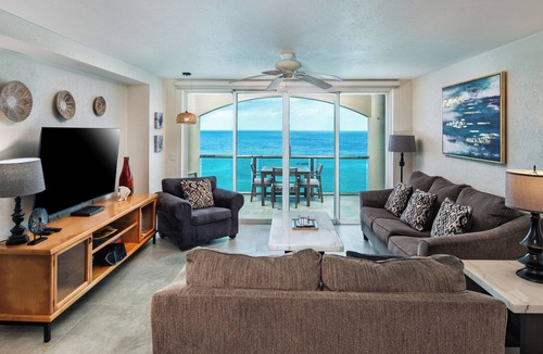 Colonia Andres Condo | 7th-Floor Oceanfront Oasis: 4BR/4BA, Dive Pier & Walk to Town!