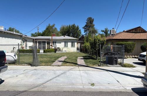 Bishop House | A Comfy, 1 bedroom, - 1 shared bathroom south