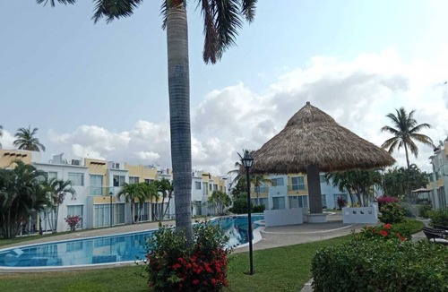 Diamante House | A home with a family-friendly atmosphere, close to the beach, shops, and the airport.