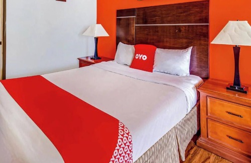 Ridgecrest Hotel | Affordable Room in Ridgecrest w/Queen Bed Near Red Rock Canyon State Park