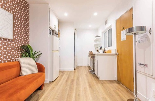 Ladera Heights Apartment | Airy LA Stay Near Stadiums & LAX | Private Patio