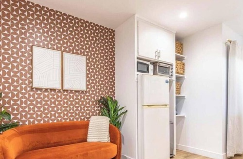 Ladera Heights Apartment | Airy LA Stay Near Stadiums & LAX | Private Patio