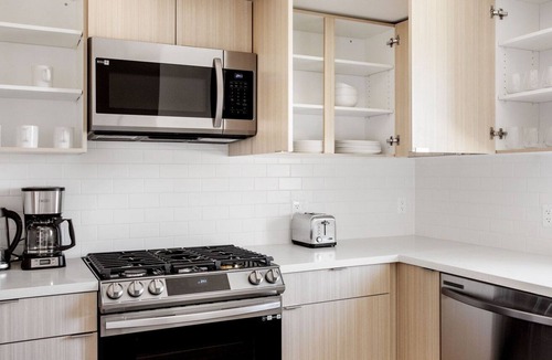Mar Vista Apartment | Amazing West LA 1BR w/Gym & Rooftop, 15 min to Beach, by Blueground