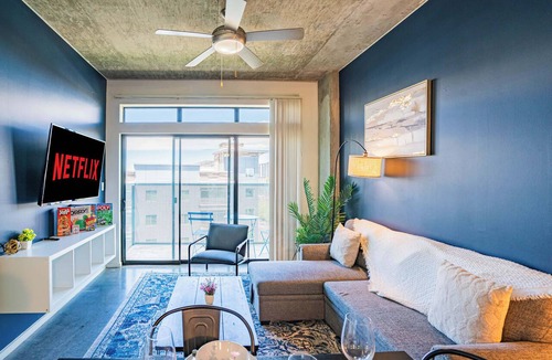 Evans Churchill Apartment | Apartment in Central DT with Gym Pool Parking WD