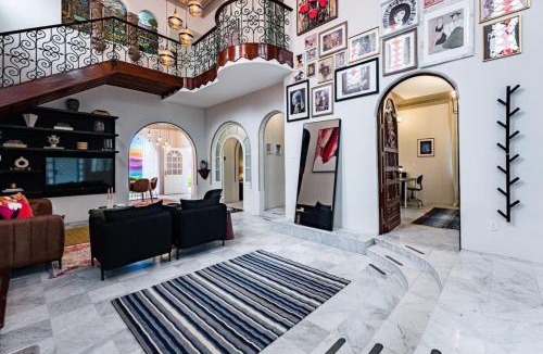 Colonia Roma House | Artistic Haven in Roma Norte with Outdoor Dining