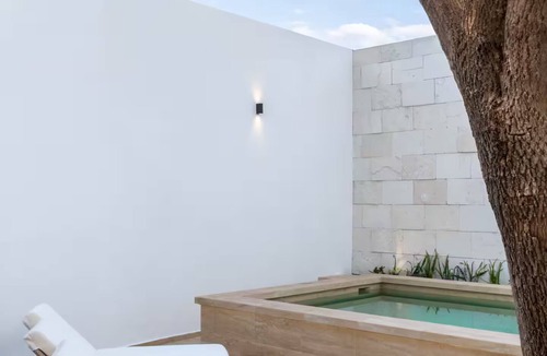 Zona Centro Apartment | Aurora Suite | Spacious with 2 Queen Beds + Pool