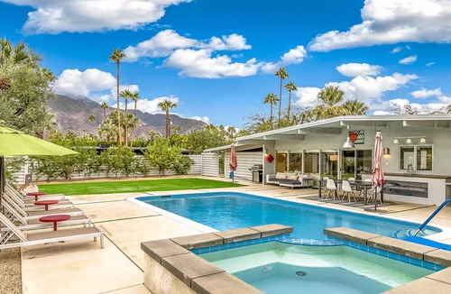 Sunmor House | Authentic mid-century model home with pool, outdoor living & 180º mountain views