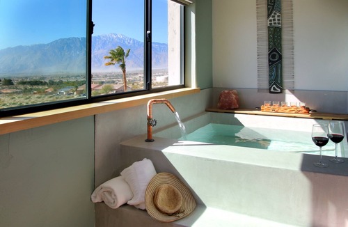 Desert Hot Springs Hotel | Azure Palm Hot Springs