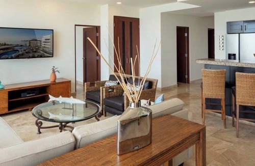 El Medano Ejidal Resort | Bayview Penthouse 3 King bedrooms massive balcony ocean & city view w/hot tub